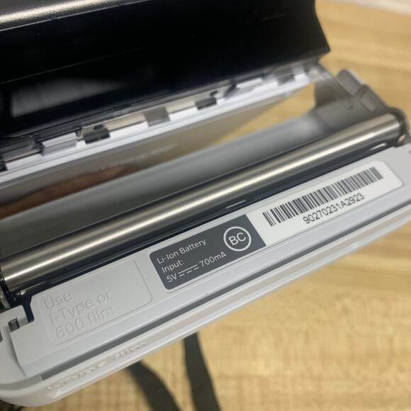 Polaroid Now I-Type Film Instant Camera With Black Polaroid Bag TESTED - Picture 9 of 10